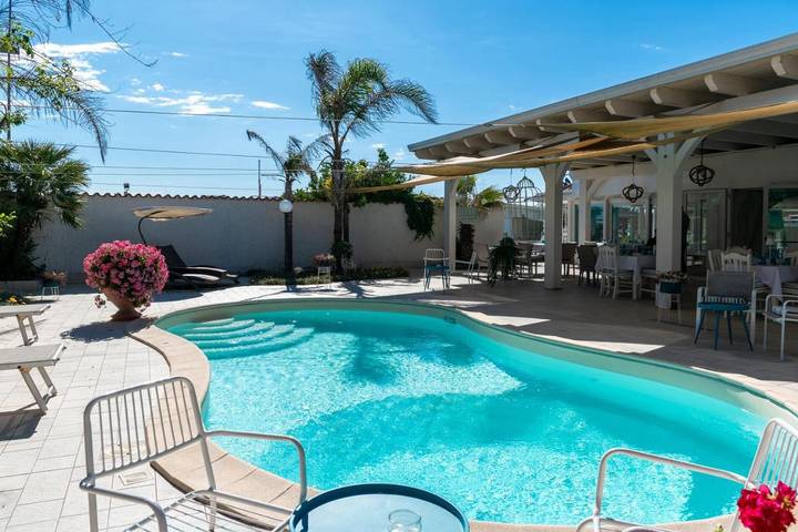 Albergo a gestione familiare per 3 persone, con piscina e giardino, con animali domestici - 1