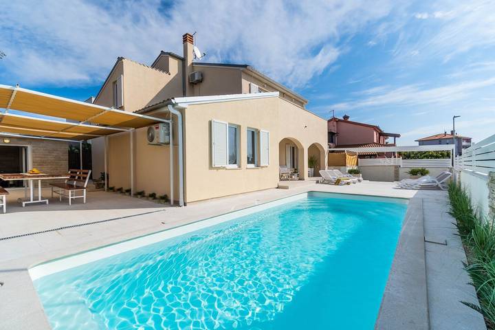 Ferienhaus für 11 Personen, mit Terrasse und Pool sowie Garten in Pula - 2