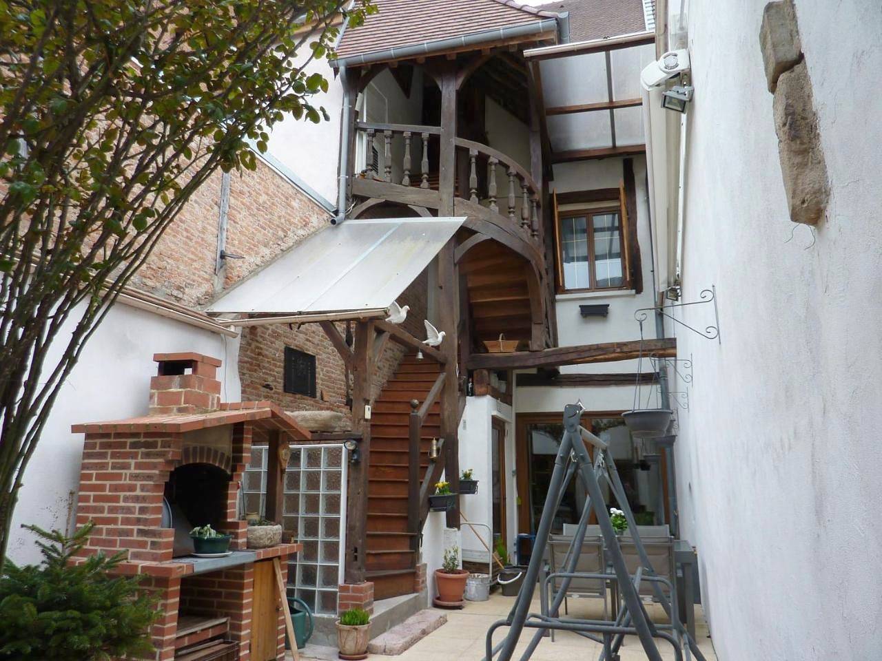 Appartement entier, Apartment with Shower in Auxonne, Région de Dijon