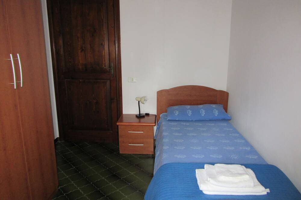 Villa 80 m vom Meer entfernt in einer eleganten Residenz in Fondi, Pontinische Ebene