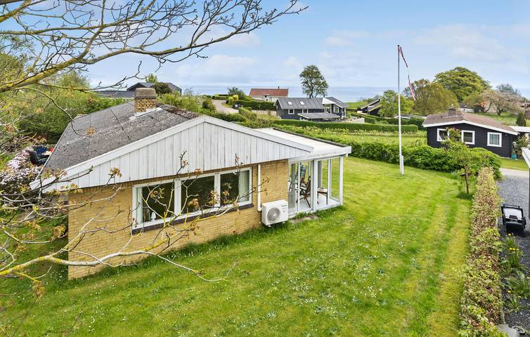 Ferienhaus für 6 Personen, mit Terrasse und Garten in Nørre Kettingskov