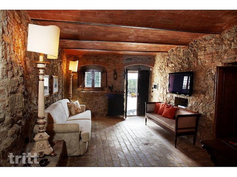 Tritt — This beautiful apartment for 4 people in Carmignano is located among the vineyards in Carmignano, Provincia de Prato