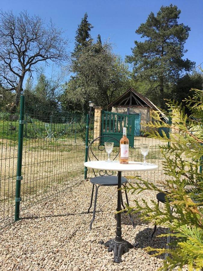 Location de vacances pour 6 personnes, avec vue et jardin dans Treigny-Perreuse-Sainte-Colombe - 3