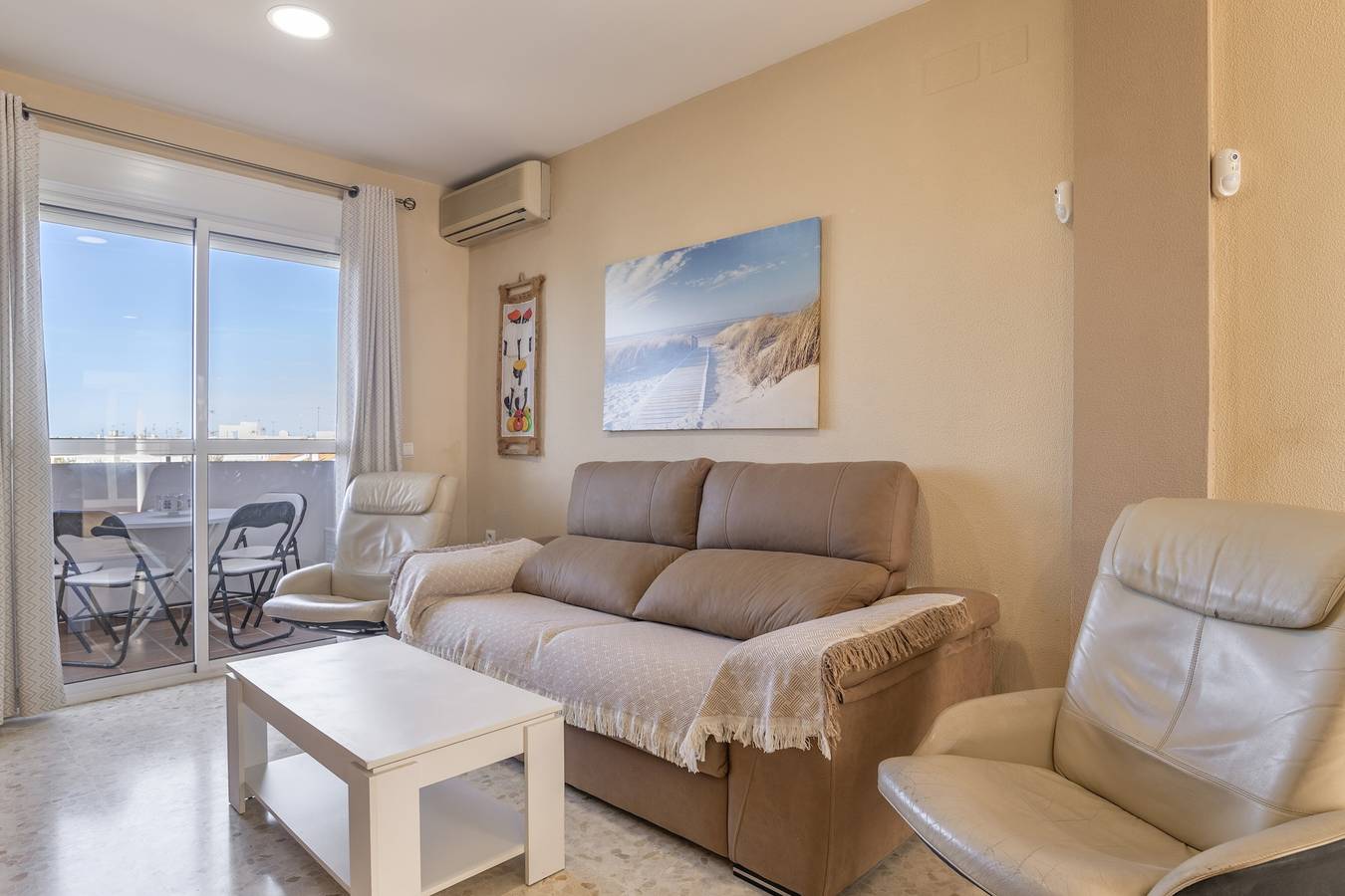 Apartamento entero, Apartamento 'Tranquilo y Bonito' con Terraza Privada, Wi-Fi y Aire Acondicionado in Conil de la Frontera, Costa de la Luz