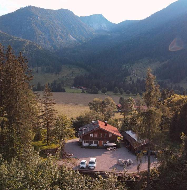 Hütte für 18 Personen, mit Balkon und Terrasse sowie Garten und Ausblick in Bayrischzell