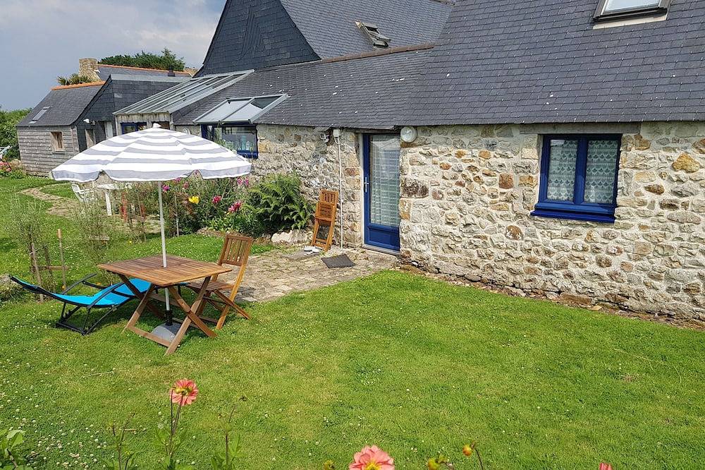 Typisch bretonische Maisonette in einem Weiler am Cap de la Chèvre in Crozon, Iroise