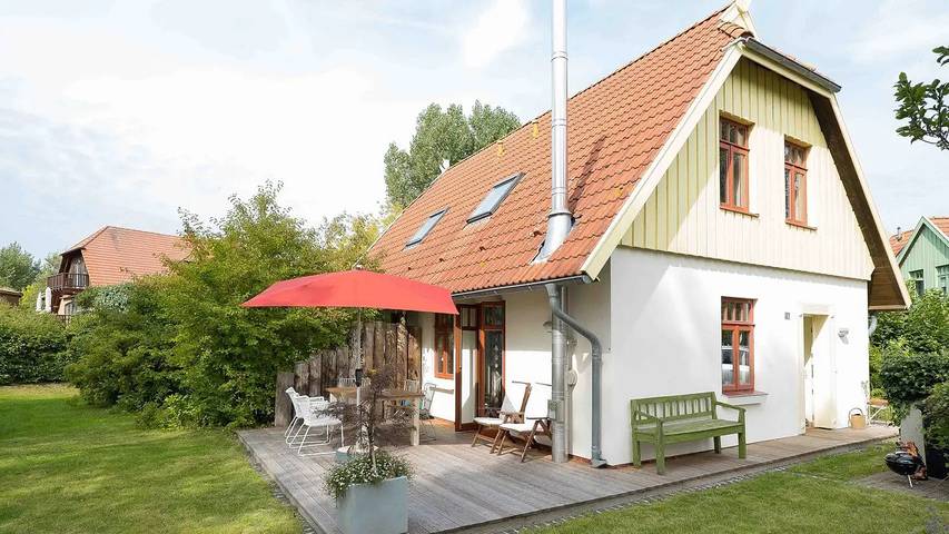 Ferienhaus für 4 Personen, mit Terrasse und Sauna sowie Garten, mit Haustier in Wustrow