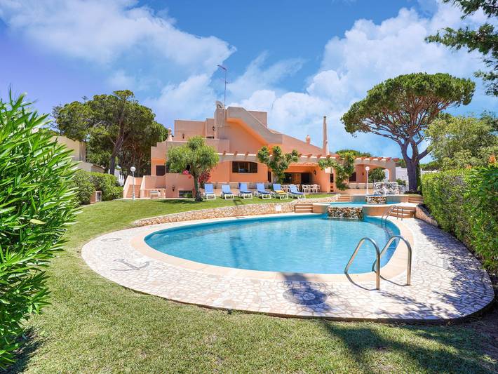Villa para 10 pessoas, com jardim e terraço e ainda piscina no Algarve
