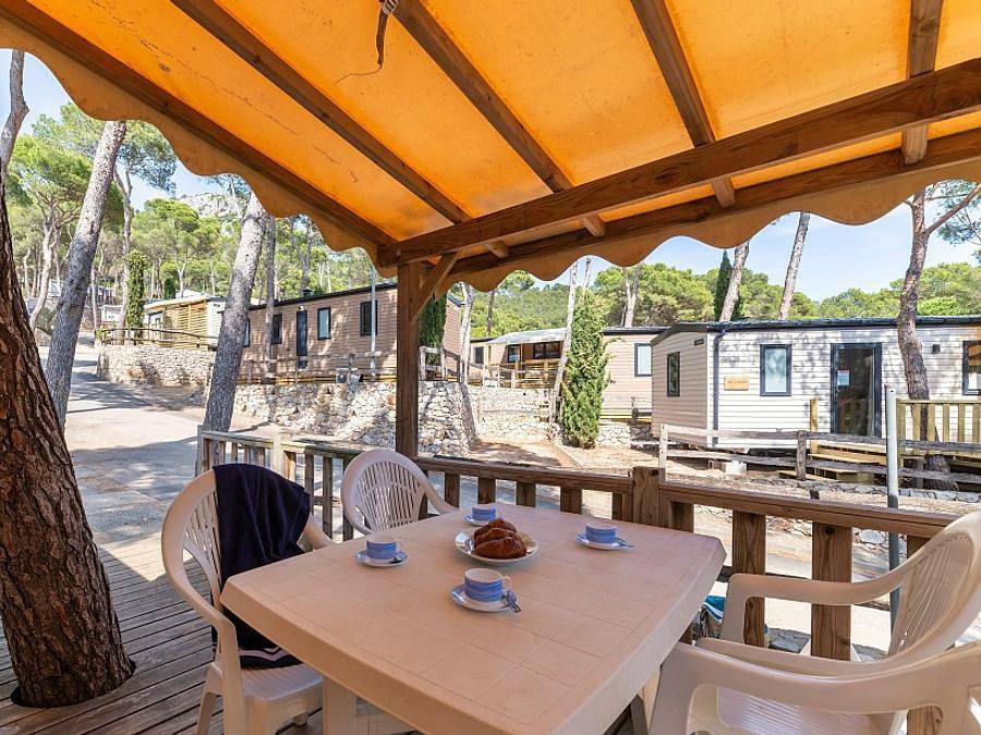 Camping Castell Montgri - Mobilheim 4 personen - Classic | 2 Schlafz. | 4 Pers. | Erhöhte Terrasse | Klimaanlage in Estartit, Costa Brava