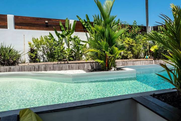 Location de vacances pour 6 personnes, avec jardin ainsi que vue et piscine dans Riviere la Lezarde - 3