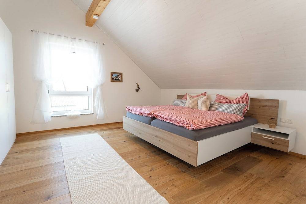 Ganze Wohnung, Ferienwohnung Anemone - 4 Zimmer, großer Balkon & Alpenflair in Germaringen, Bayerisch Schwaben