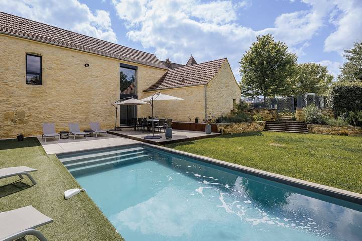 Gîte pour 8 personnes, avec sauna ainsi que piscine et jacuzzi