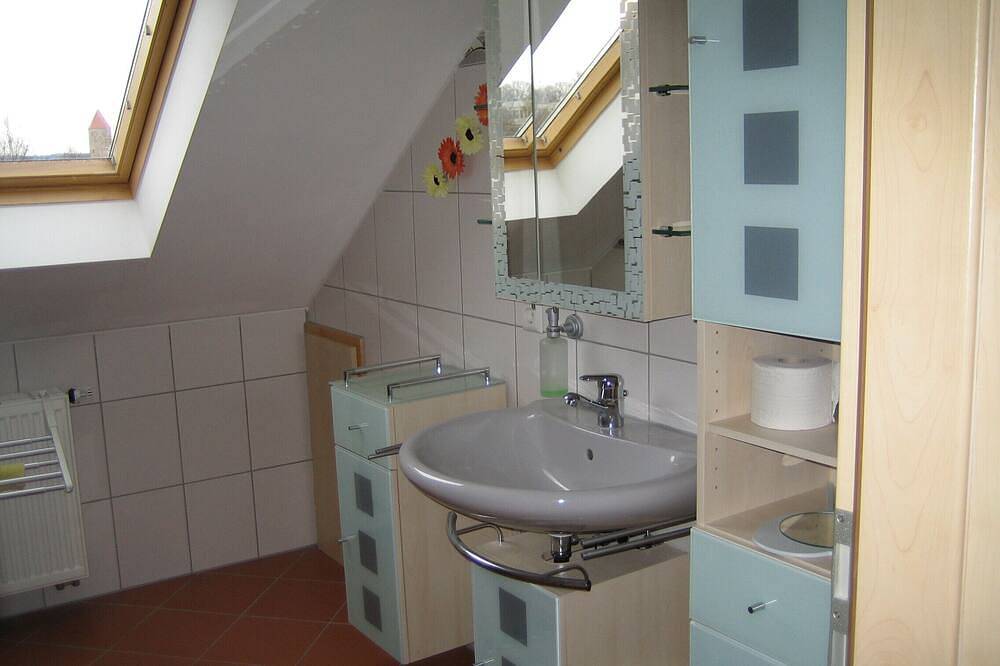 Ganze Wohnung, Apartment 'Haus Krönert' mit Balkon, Wlan und Klimaanlage in Dinkelsbühl, Romantische Straße