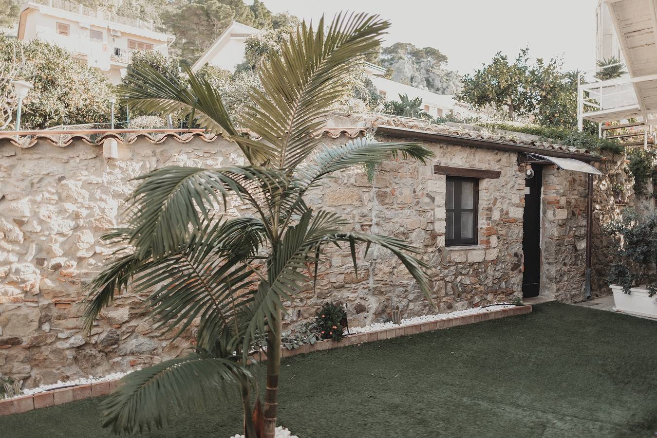 Golden Sun Room with Wi-Fi and Air Conditioning in Cefalù, Cefalù (Municipality)