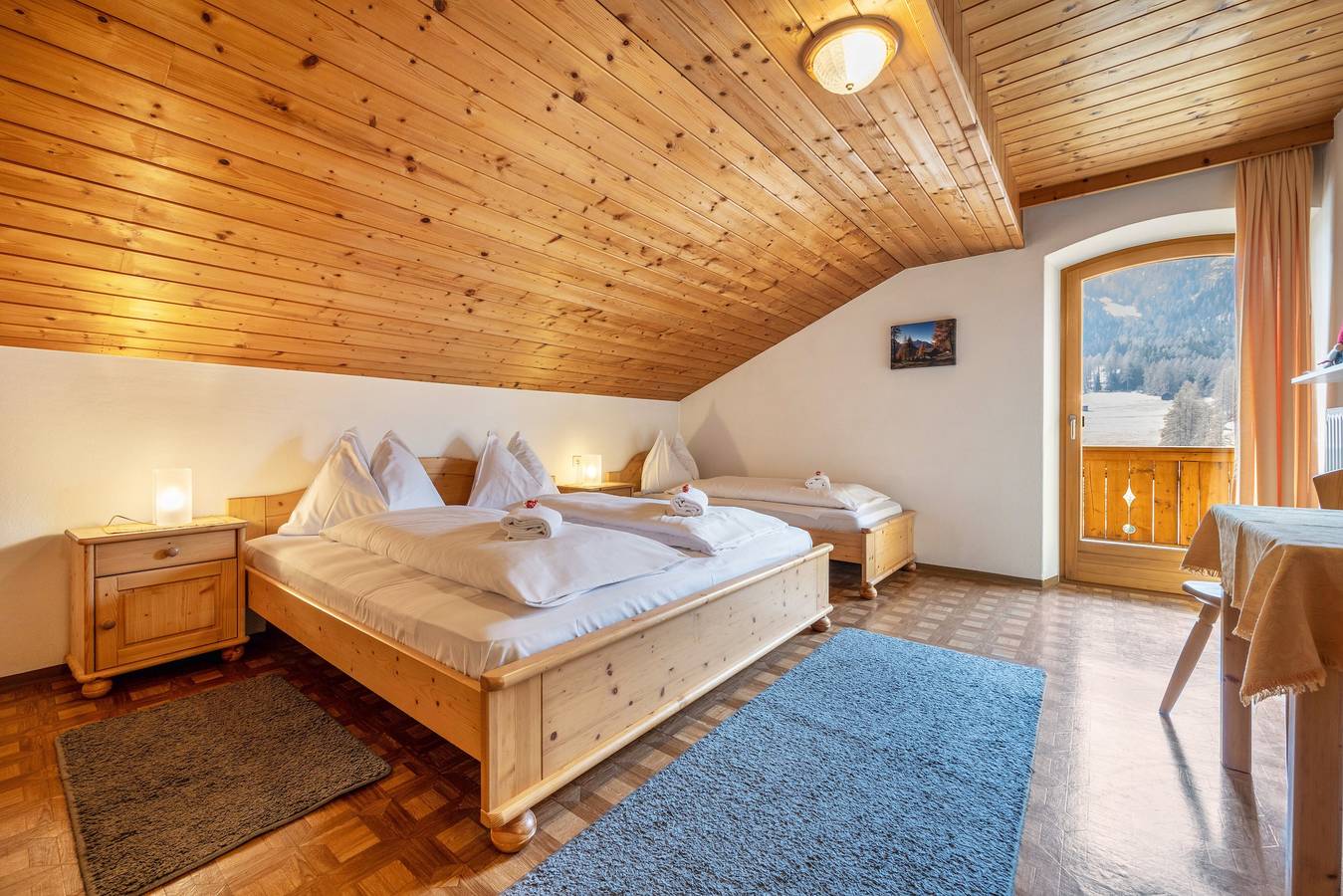 Ganze Wohnung, Ferienwohnung „Manuel's App Watschinger - Enzian“ mit Bergblick, Balkon & Wlan in Sexten, Südtirol