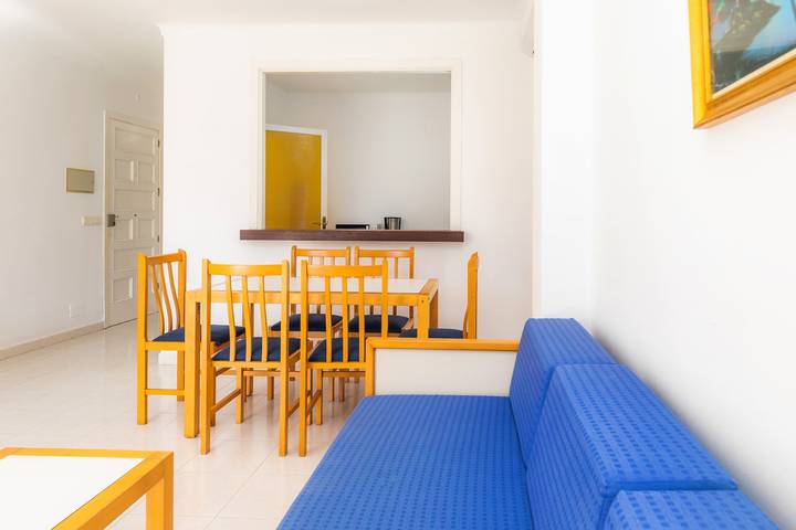 Entire apartment, Apartment 'Apartament Massanet Bc' with Balcony, Wi-Fi and Air Conditioning in Canyamel, Capdepera