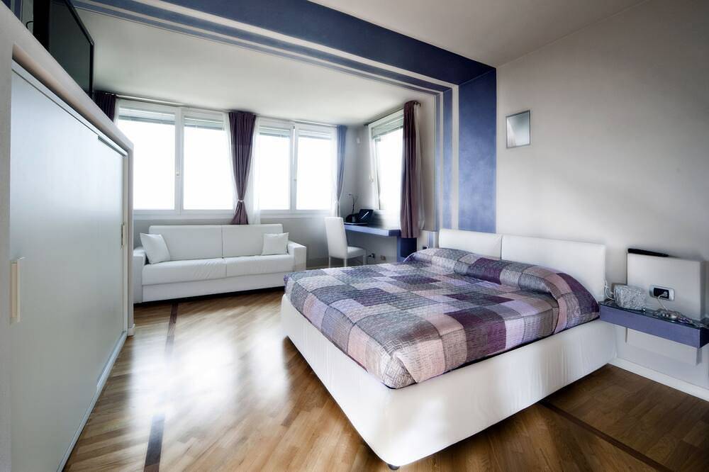 Atemberaubende moderne Villa mit Gemeinschaftspool, Lg Garten, fantastische Aussicht, Ac, Gym-Playarea in Salò, Gardasee-Berge