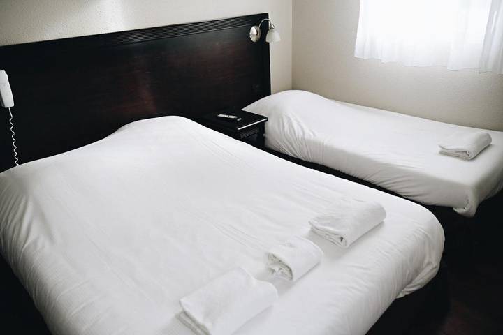 Hôtel pour 2 personnes, avec piscine et jardin à Limas - 4