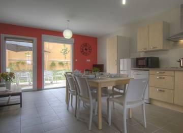 Gîte pour 6 personnes, avec terrasse et jardin à Guéreins