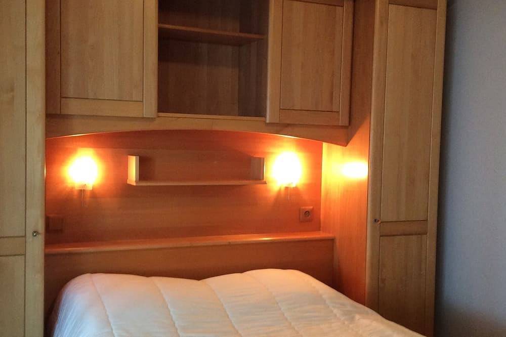 Entire apartment, Gite Les Aquarelles 2 Verte - sea view heated indoor pool all year round in Ploubazlanec, Côte de Goëlo