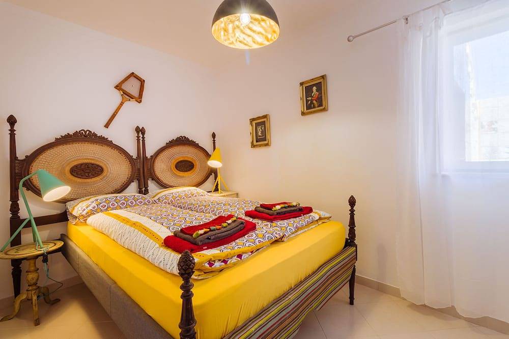 Apartamento entero, Casa colorida, a unique, colorful home for 4 people in Vila do Bispo in Vila do Bispo e Raposeira, Parque Natural del Suroeste Alentejano y Costa Vicentina