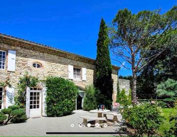 Gîte pour 20 personnes, avec vue ainsi que piscine et jardin à Loriol-sur-Drôme
