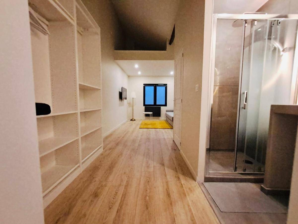 Appartement entier, One-Bedroom Apartment in Orly (Île de France), Val-de-Marne