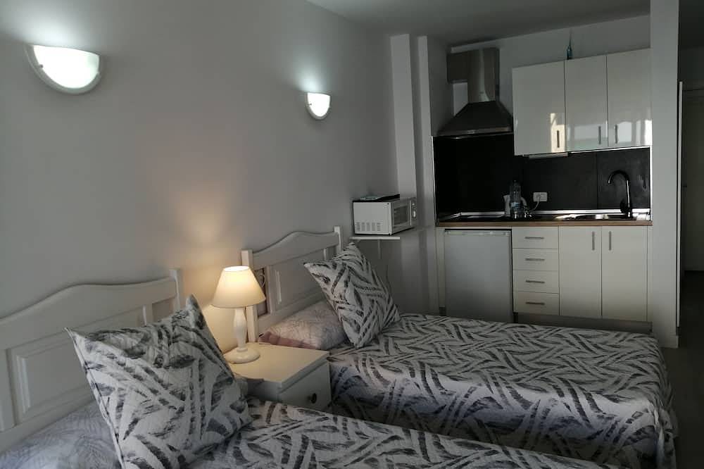 Entire apartment, Cozy studio in Los Cristianos Beach. in Los Cristianos, Arona