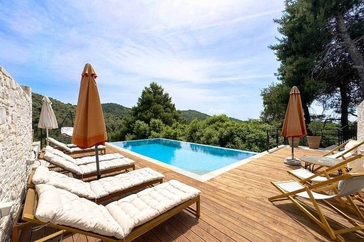 Ferienhaus für 8 Personen, mit Garten und Pool, mit Haustier auf Skiathos