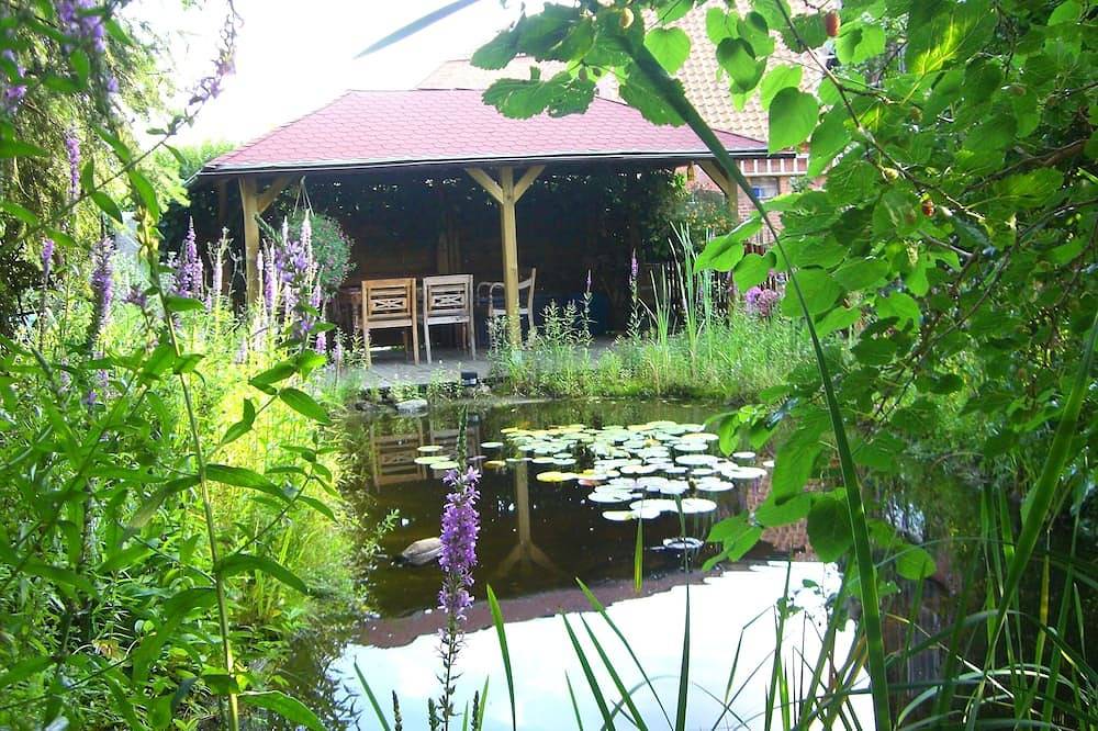 Ganze Wohnung, Komfortable Ferienwohnung mit Traumgarten in Bleckede, Elbtalaue