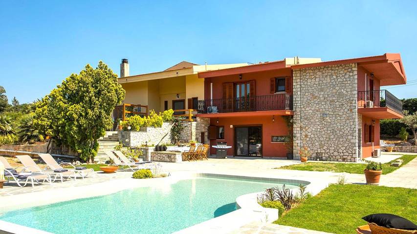 Ferienhaus für 10 Personen, mit Pool und Garten sowie Balkon, mit Haustier in Koskinou