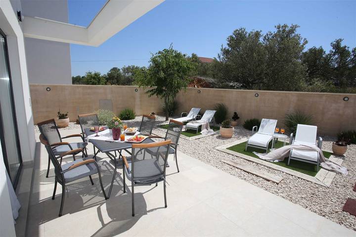 Villa pour 6 personnes, avec jardin et jacuzzi à Tisno - 2