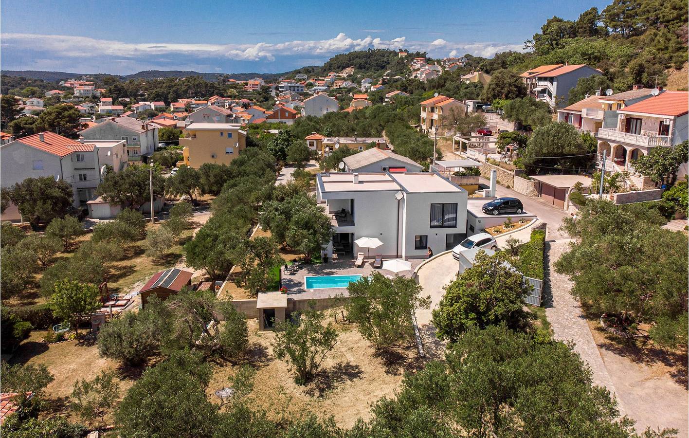 Ferienwohnung mit Meerblick, Pool, WLAN und Parkplatz – 1000 m vom Strand entfernt in Banjol, Rab