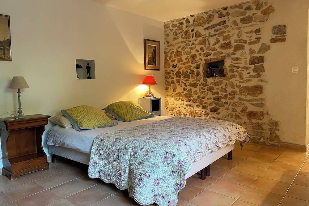 Sanary Charming Country House With Garden.Small Dogs Accepted in Sanary-sur-Mer, Mittelmeerküste (Frankreich)
