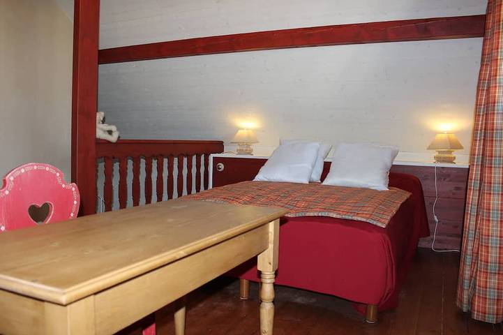 Location de vacances pour 2 personnes, avec terrasse ainsi que jardin et piscine, animaux acceptés à Brison-Saint-Innocent - 3