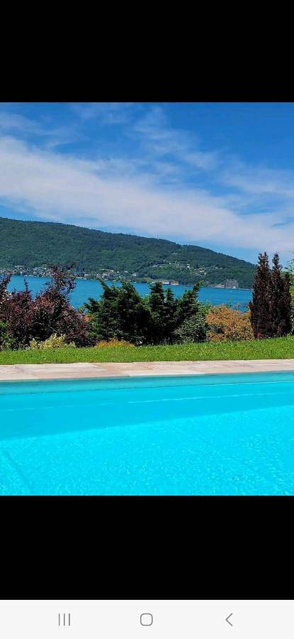 Villa pour 8 personnes, avec Balcon et Terrasse ainsi que Jardin et Piscine à Veyrier-du-Lac