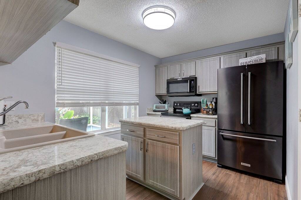 Newley Remodeled and Furnished, Cozy House 5 Minutes From Downtown! in Mount Dora, Lake County