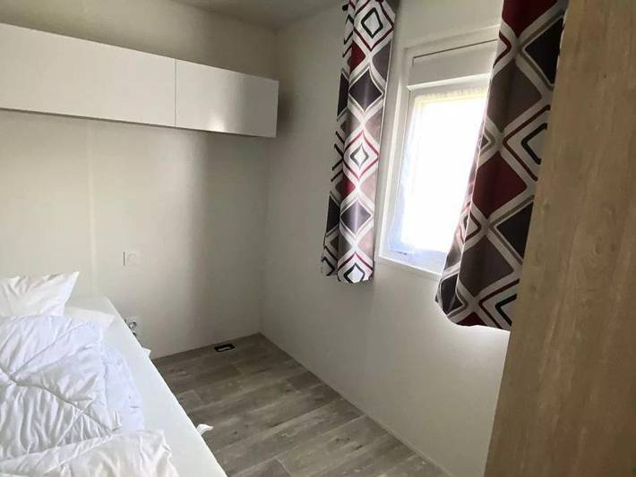 Camping La Clairière - Mobilhome 4 personnes - Premium+ 3 Pièces 4 Personnes Climatisé + Tv in Saint-Paul-en-Born, Côte d’Argent