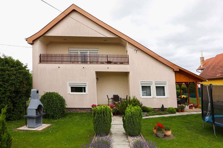Maison de vacances à seulement 300 m de la plage avec climatisation in Balatonkeresztúr, Rive sud du lac Balaton