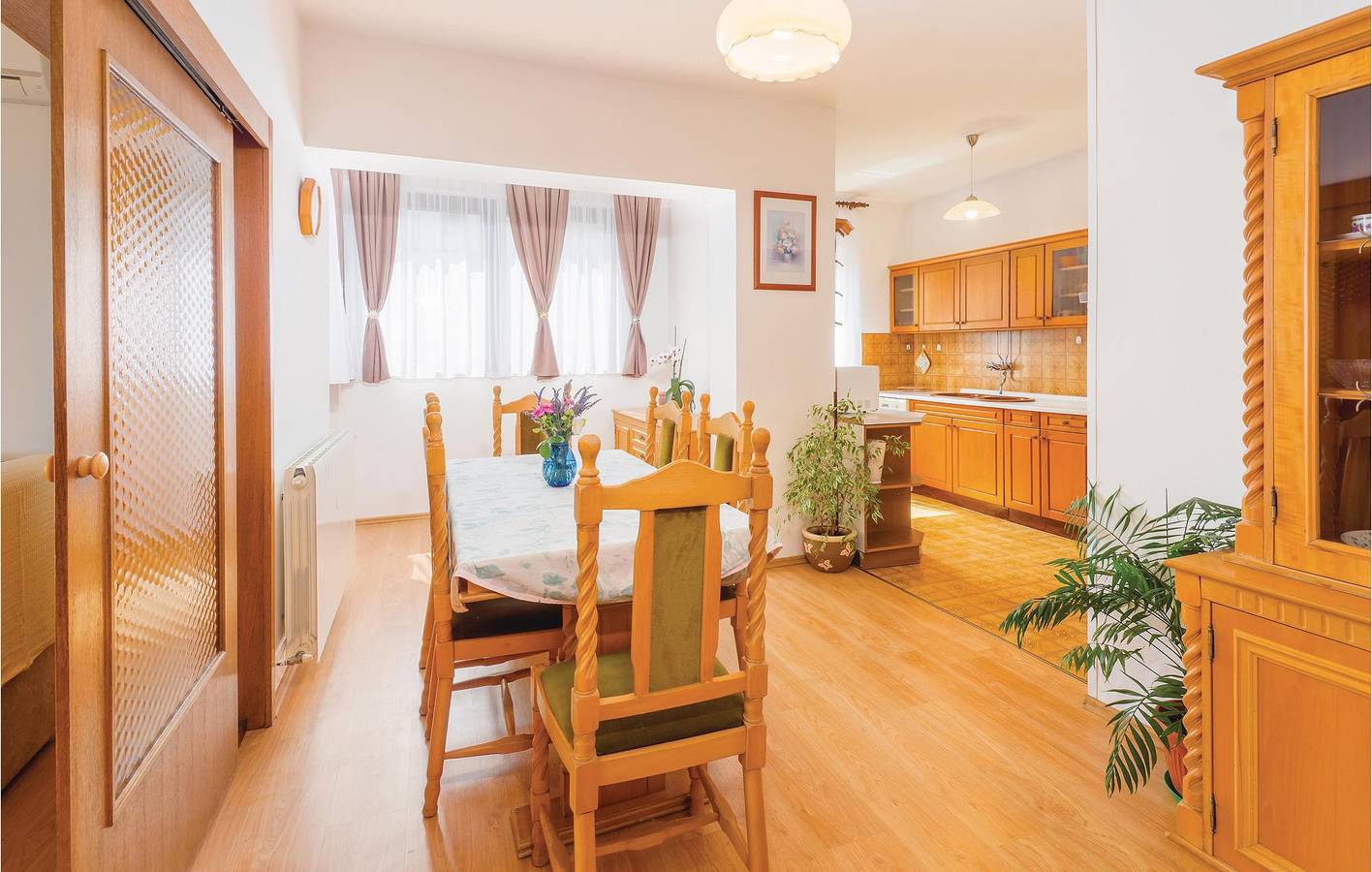 Appartement de vacances entier, Appartement confortable avec vue sur la mer, terrasse, parking et Wi-Fi - À deux pas de la plage ! in Opatija Riviera