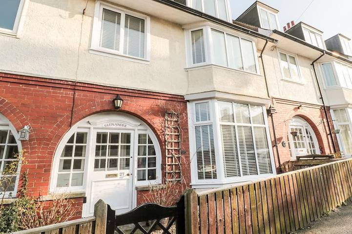 Cottage for 10 people, with garden, with pets in Bamburgh