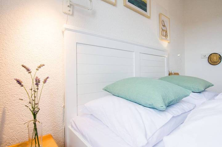 Appartement entier, 300m to the beach, balcony with sea view, garden with summer kitchen in Biograd na Moru, Région de Zadar