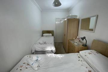 Bungalow for 8 People in Christchurch, Dorset, Photo 3