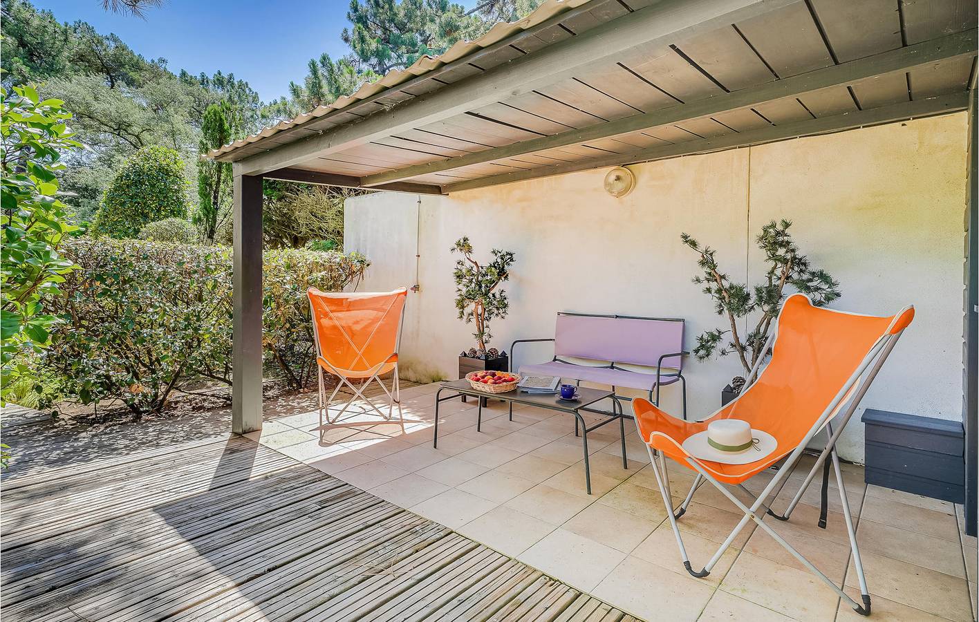 Apt au bord de la piscine avec parking et Internet près de la plage de Montamer in Sainte-Marie-De-Ré, Île De Ré