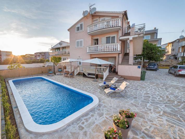 Ferienwohnung für 6 Personen, mit Balkon und Pool, kinderfreundlich in Vodice
