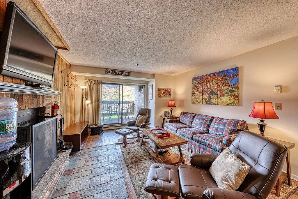 Ganze Wohnung, Familienfreundliche Resort Wohnung mit saisonalen Gemeinschaftspools, Whirlpool und Sauna! in Killington, Rutland County