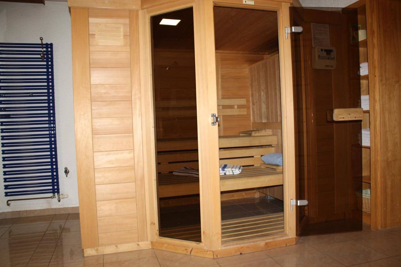 Ganze Wohnung, Double or Twin Room - Disability Access in Wiebelskirchen, Neunkirchen