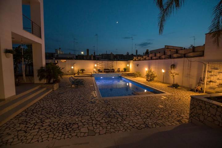 Location de vacances pour 5 personnes, avec Jardin et Piscine à Calimera