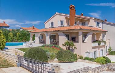 Ferienhaus Mit Meerblick für 16 Personen in Medulin, Südküste Istrien, Bild 2