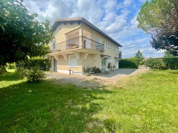 Location de vacances pour 6 personnes, avec jardin et vue à Livron-sur-Drôme